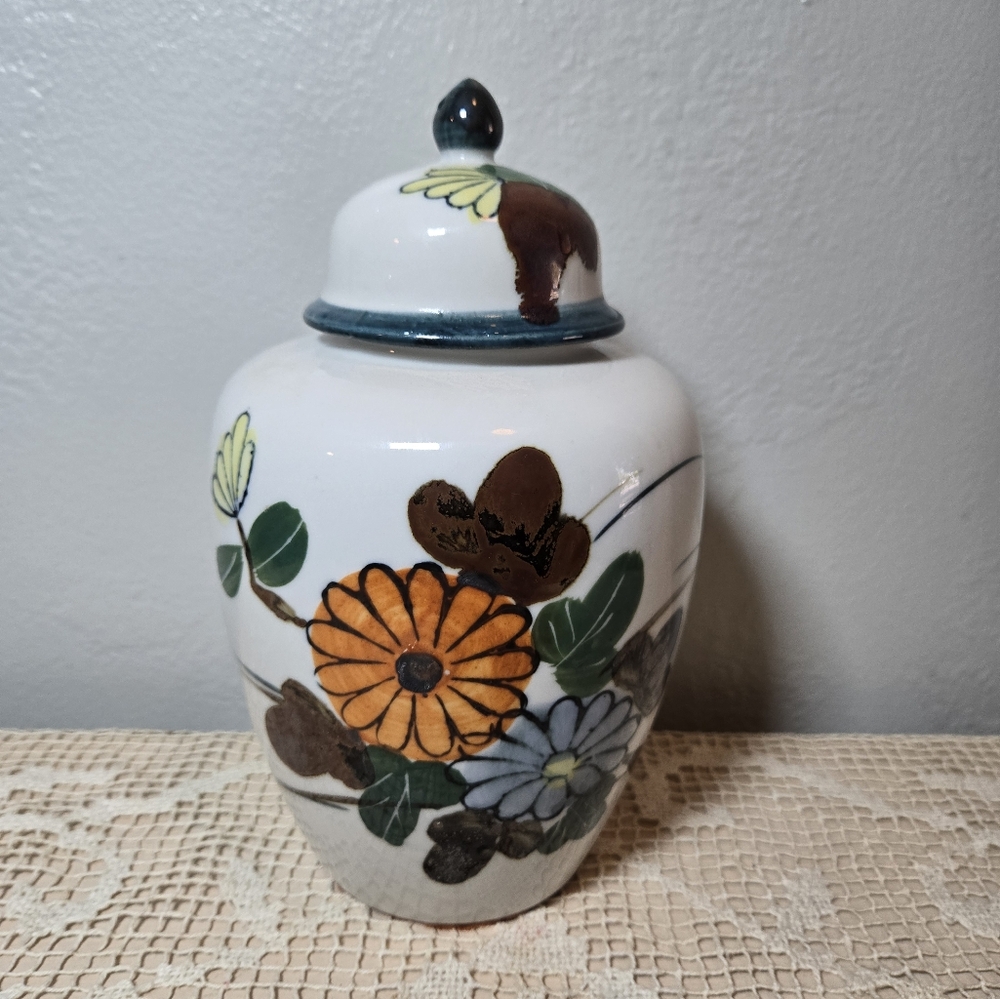 Beautiful Japanese jar with lid.